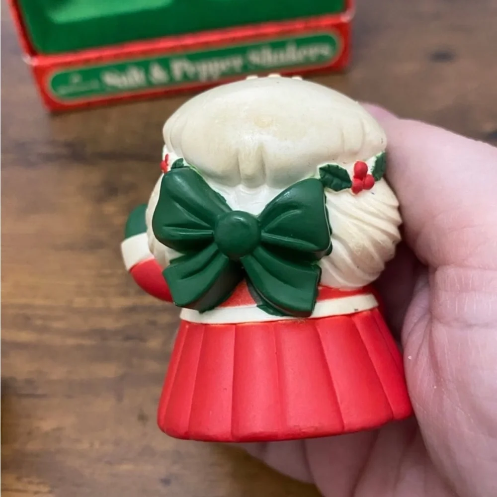 Hallmark Vintage Christmas Salt and Pepper Shakers - Picture 5 of 5